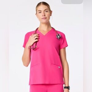 FIGS Casma Three-Pocket Scrub Top 3X Shocking Pink